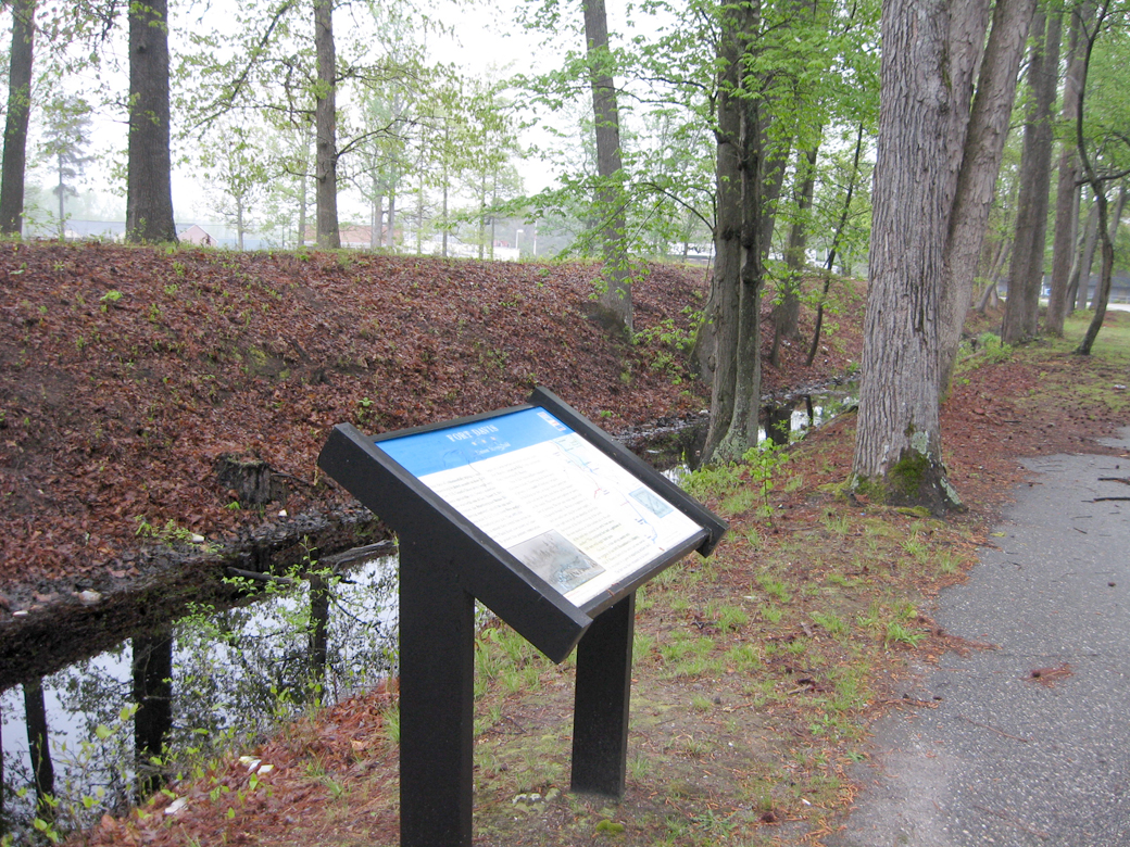 The Fort Davis wayside marker near Petersburg, Virginia