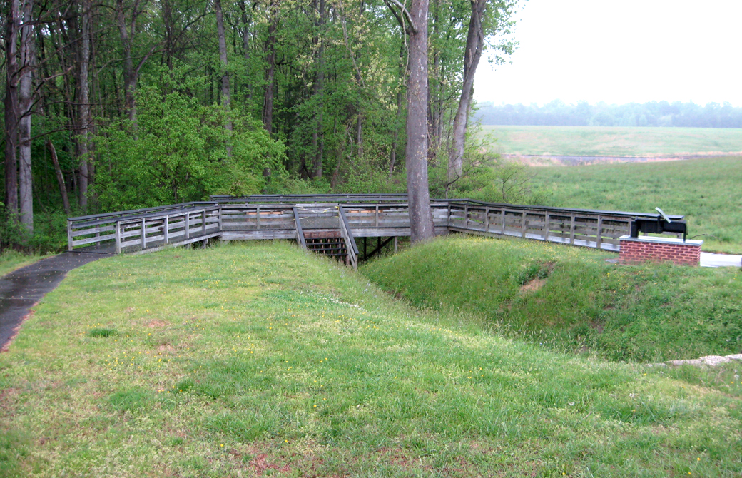 Walkway and viewing platform for the mine entrance at the Petersburg Crater