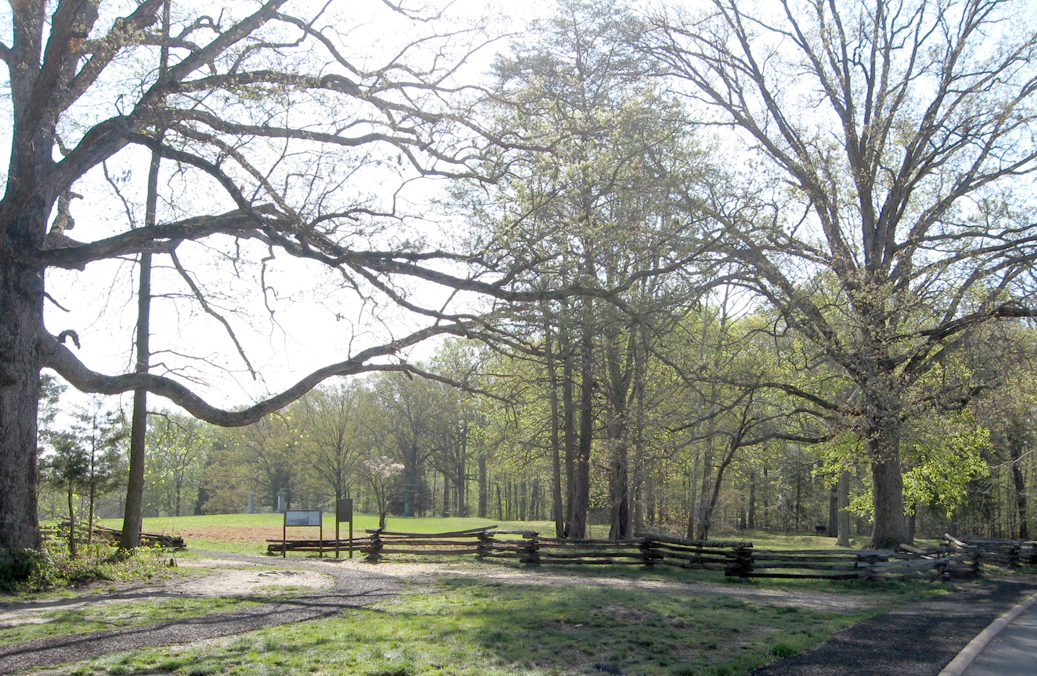 Trail to the Bloody Angle from the parking area at Stop 3